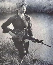 VIETNAM WAR FEMALE VIETCONG CARRYING M16 TAKEN IN 1972 4" X 6" SAME DAY SHIPPING