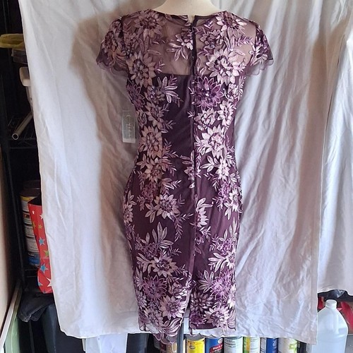 Petite alex evenings Burgundy floral midi evening dress with sheer Scalped edges - Picture 6 of 8