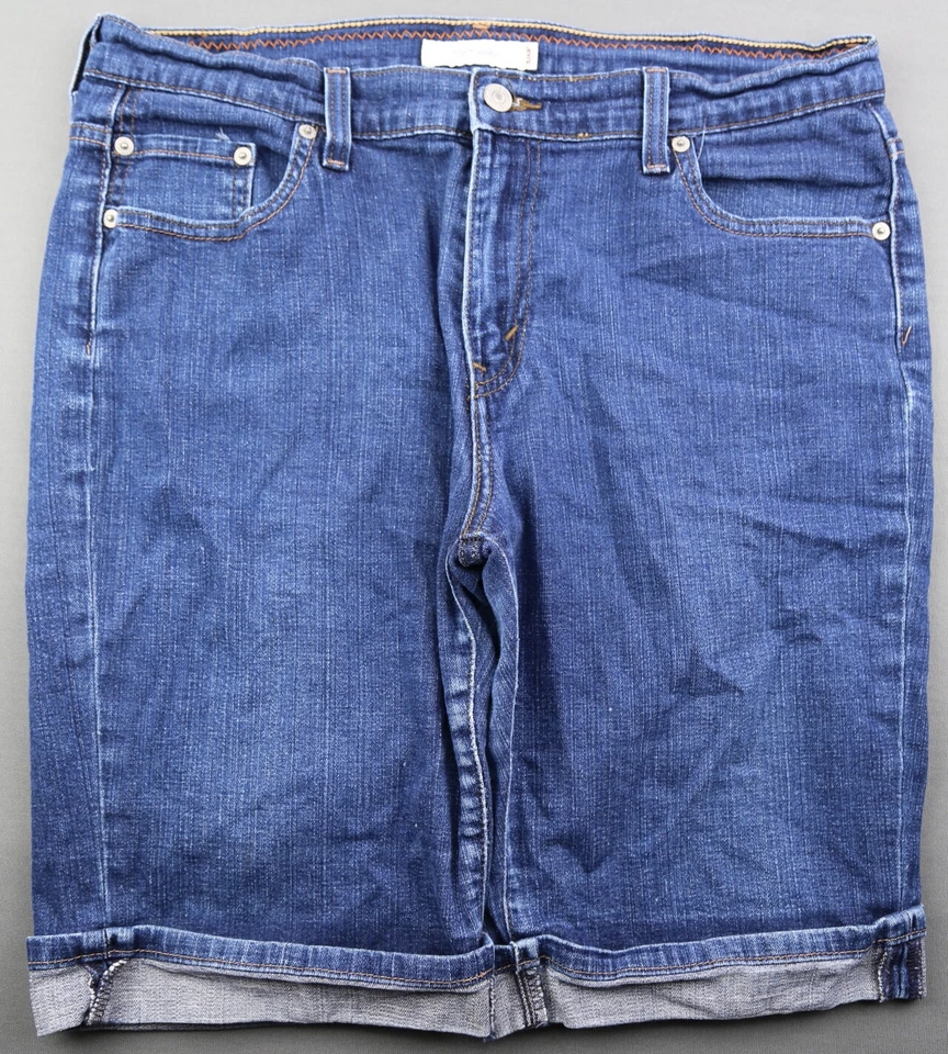 Pantalones cortos de jean Bermudas Levi's 515 2008 vintage para mujer tiro medio con puños talla 14 (34x10)