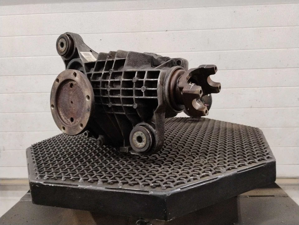 1995-2000 Chevrolet Tahoe GM SUV 3.73 Ratio Front Axle Differential Carrier 223K - Image 3 of 4