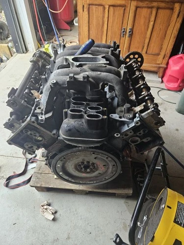 2001 Ford Excursion  (F250) 6.8L V10 Engine.