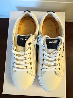 Geox Teens 3.5 White Leather Logo Lace-Up Sneaker w/ Side Zipper Comfort