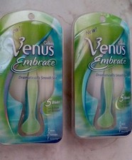 (2)Gillette Venus Embrace 5 Blade Razor 4 Cartridges Total And 2 Showerpods