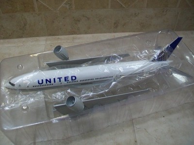 Pacmin United Ailrines 777-200 model /200 | eBay