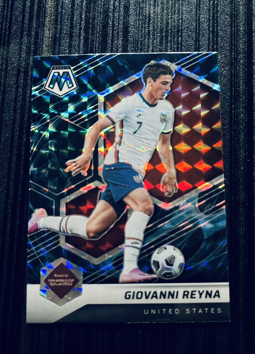 2021-22 Panini Mosaic FIFA World Cup Genesis Prizm Giovanni Reyna #104 USA