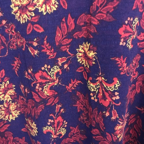 LULAROE PERFECT T FOGLIA FLOREALE, ROSSO, GIALLO, ARANCIONE SU VIOLA BLUASTRO TAGLIA XS - Foto 2 di 5