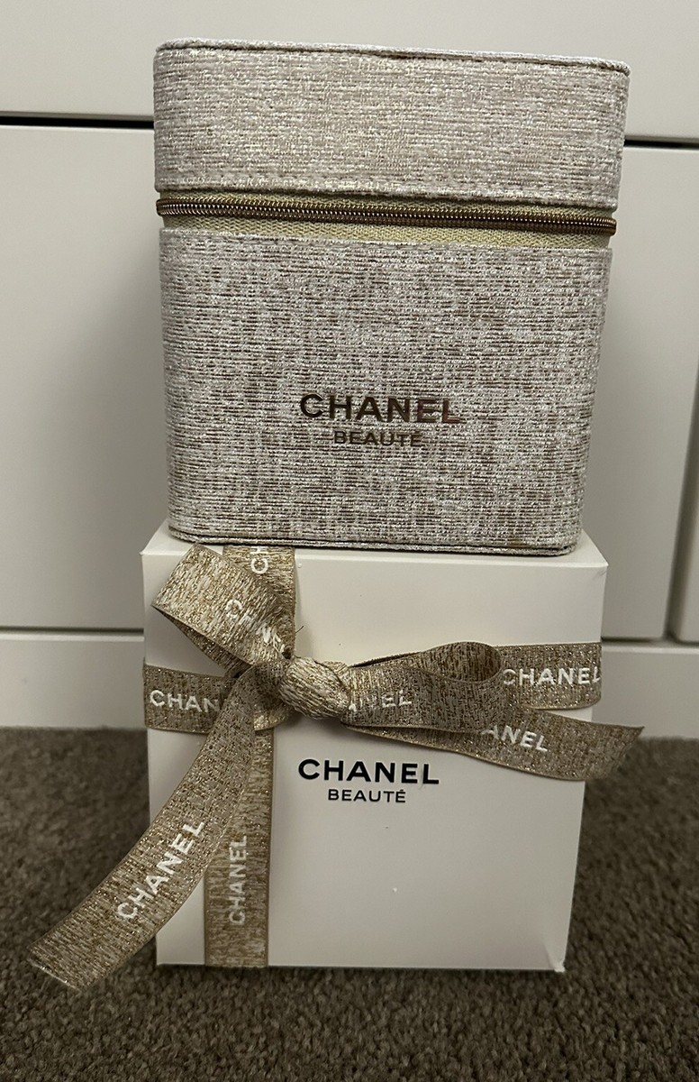 Chanel Vip Gift 2023 Collection Gold Makeup Box Case Pouch Chanel Vip Gift 2023 Collection Gold Makeup Box Case Pouch