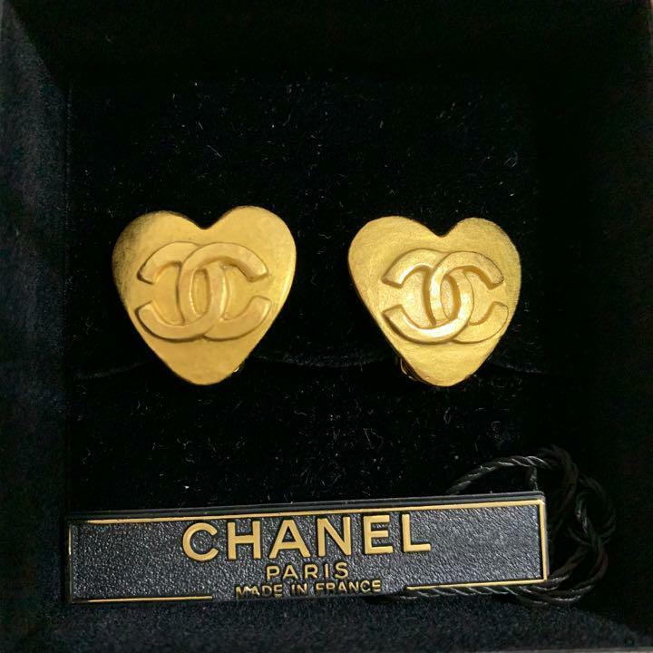 Auth Vintage CHANEL CC Logo Heart shape Clip On Earrings