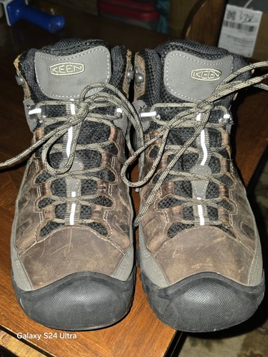 MEN'S KEEN HIKING BOOTS sz.10 Brown H2o Leather