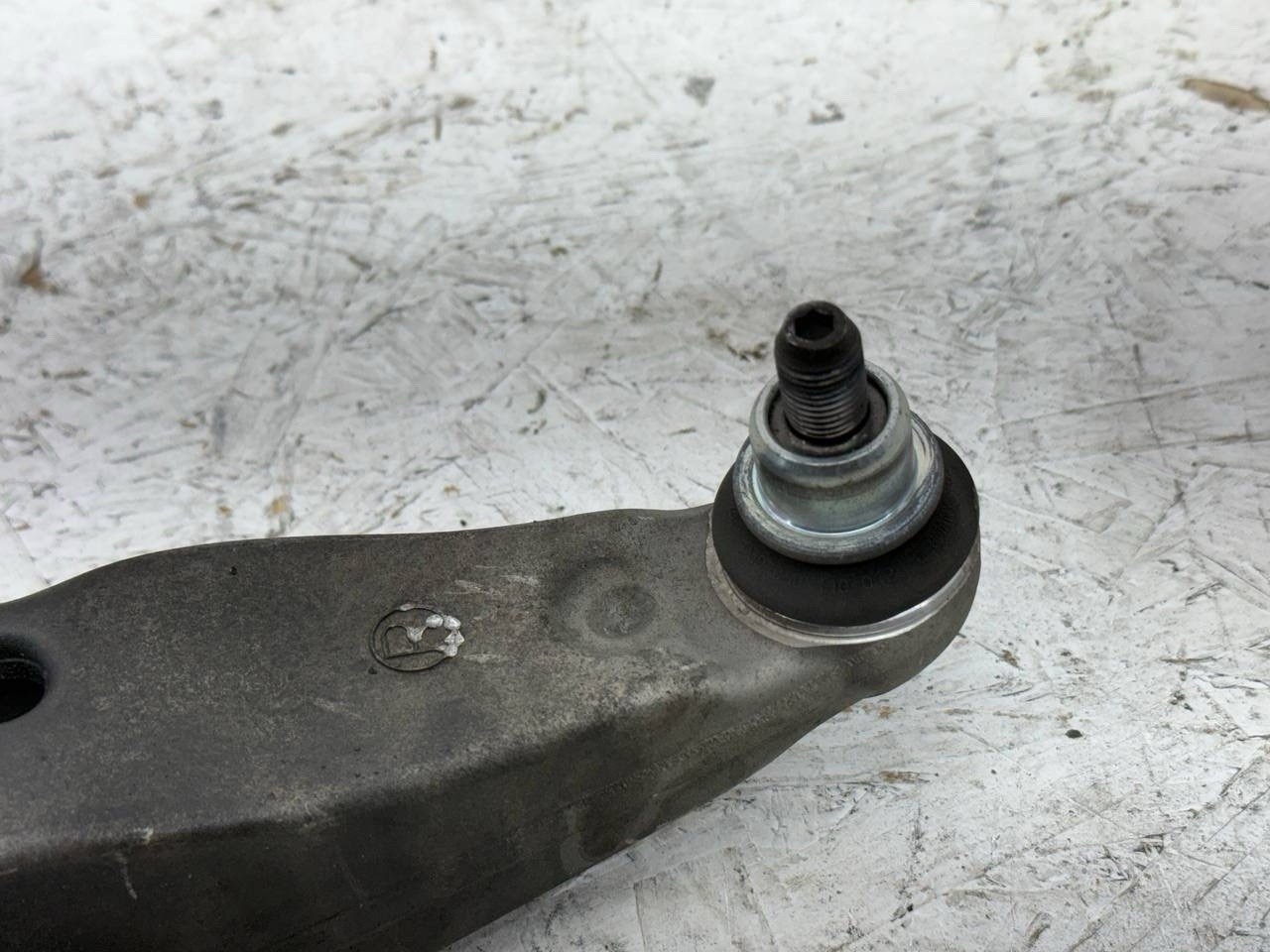 Front Suspension Right Lower Control Arm  Maserati Ghibli 2014 80k Miles