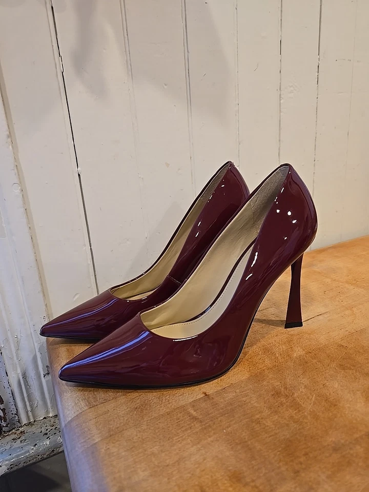 Zapatos de salón Marc Fisher LTD Sassie para mujer, rojo intenso 601 talla 9M Foto 2 de 4