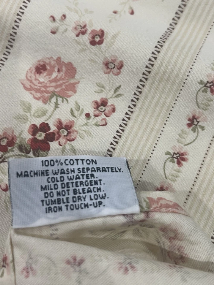 Vintage Bloomingdale’s King Flat Sheet 102”/103” Made In Italy 100% Cotton Roses - Image 3 of 4