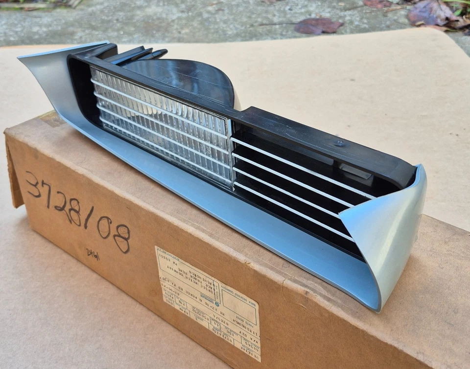 1974 Plymouth Gran Fury Coupe Sedan NOS MoPar Right PARK & TURN SIGNAL LAMP - Image 3 of 4