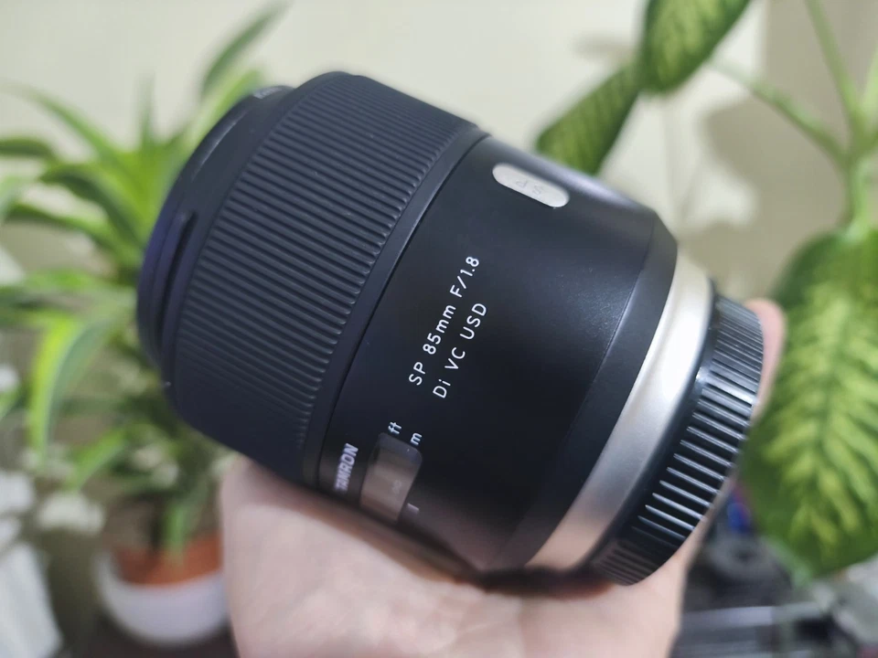 Tamron 85mm F1.8 SP Di VC USD Lens for Canon EF Very Good Condition - Image 3 of 4