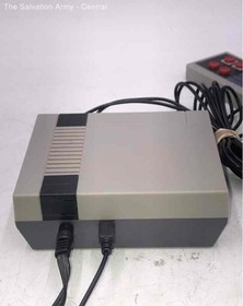 Nintendo NES Entertainment System Home Console 2 Controllers & Power Adapter