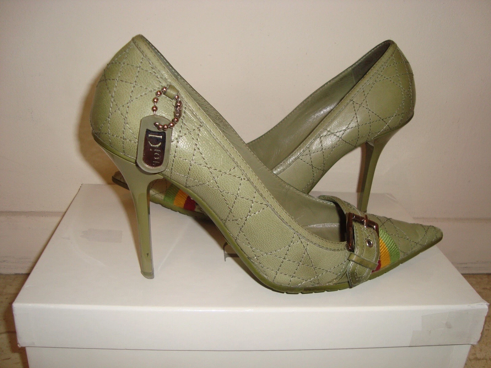 Authentique Christian Dior vert aiguille pompe pointue chaussure boucle argent taille 38