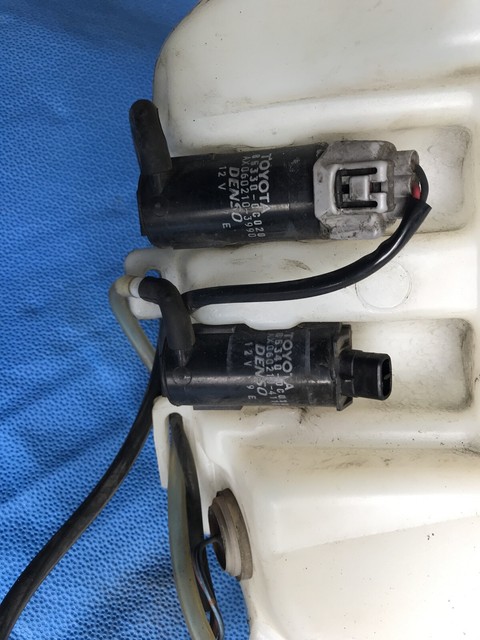 1999-06 Toyota V6 8 Tundra Windshield Washer Jar Wiper Fluid Pump