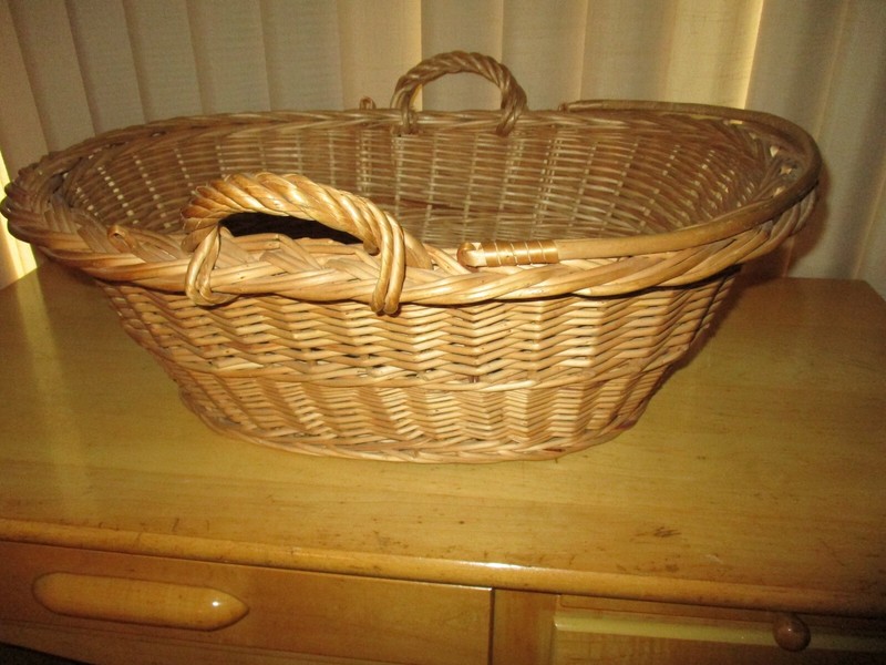 Vtg 40's AFRICAN AMERICAN BLACK WOODEN DOLL BASKET CARRIER large rare chicago bu