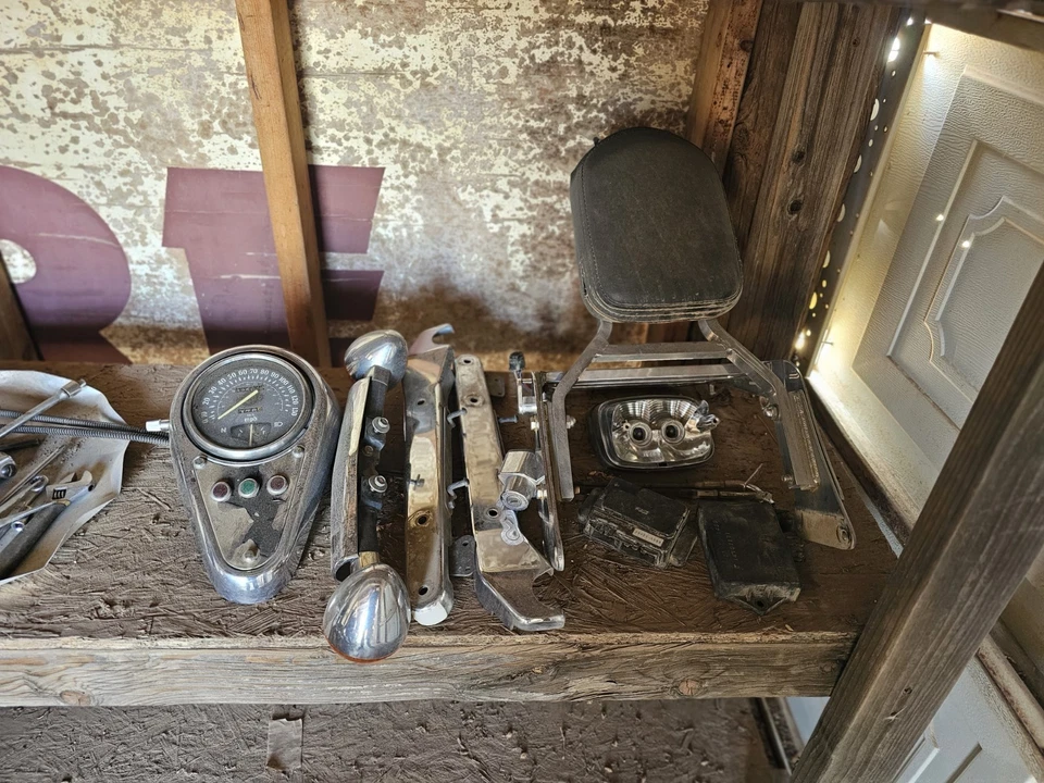 98-04 KAWASAKI VULCAN 1500 PIEZAS CLÁSICAS Y HERRAJES TUERCAS PERNOS Foto 2 de 4