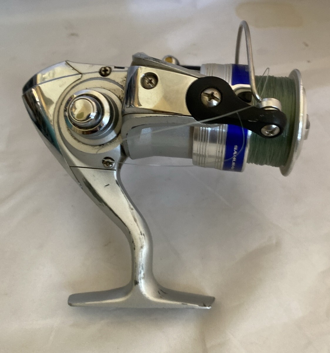 Daiwa Samurai Spinning Fishing Reel 2500B Silver Blue R/L Handed