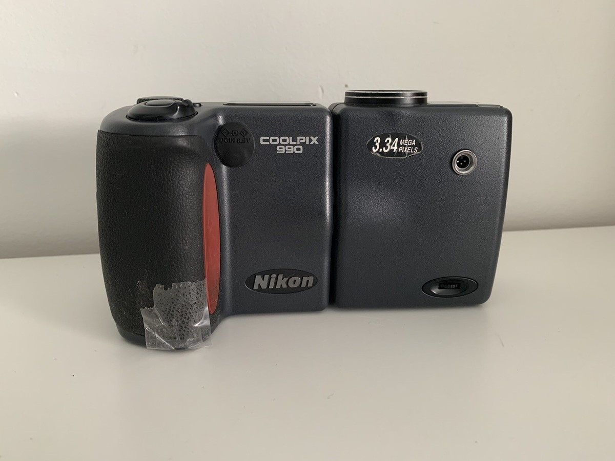 Nikon Coolpix 990 Black 2