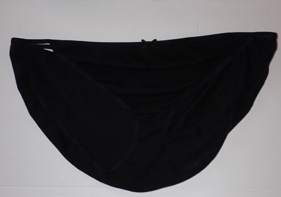 Calcinha de Biquíni Lane Bryant Cacique 26/28 Cordas Preta BRUXA E FAMOSA Halloween - Imagem 2 de 4