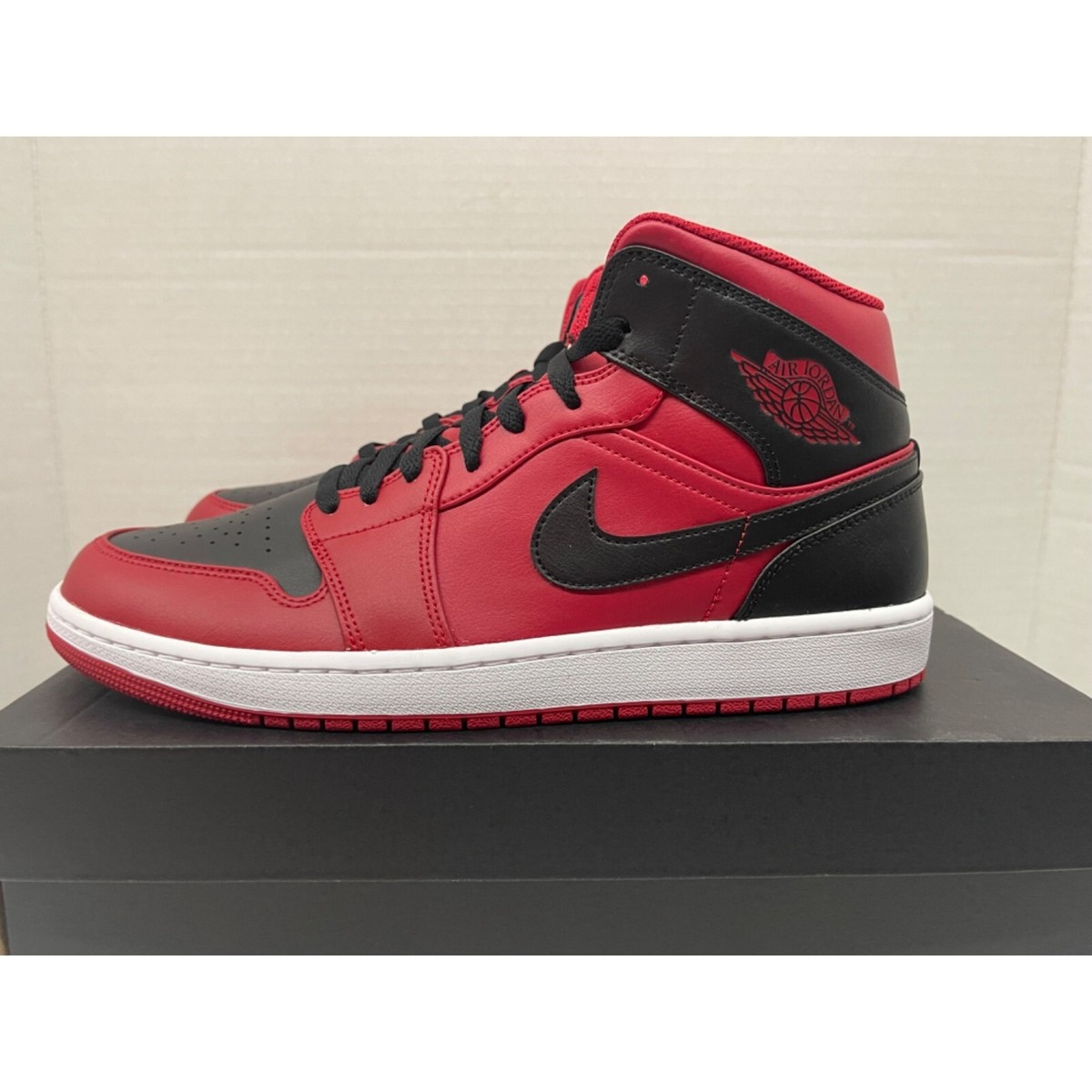 シューズ(男性用) Nike Air Jordan 1 Mid \"Reverse Bred\" Jordan 1 Mid Reverse Bred Men's - 554724-054 - US