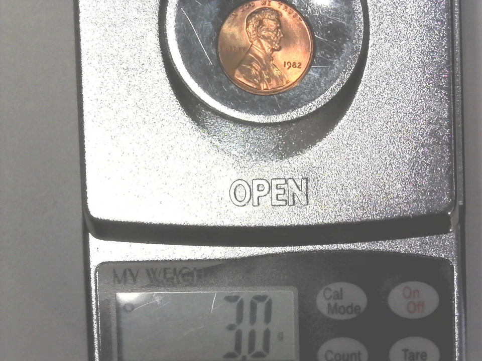 1982 Lincoln Memorial Penny. Small date copper  3.1 grams. Very Rare - Image 3 of 3