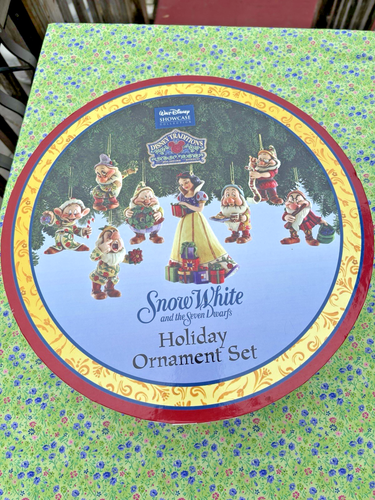 Jim Shore Disney Traditions Snow White and the 7 Dwarfs Holiday Ornament Set - Picture 2 of 17
