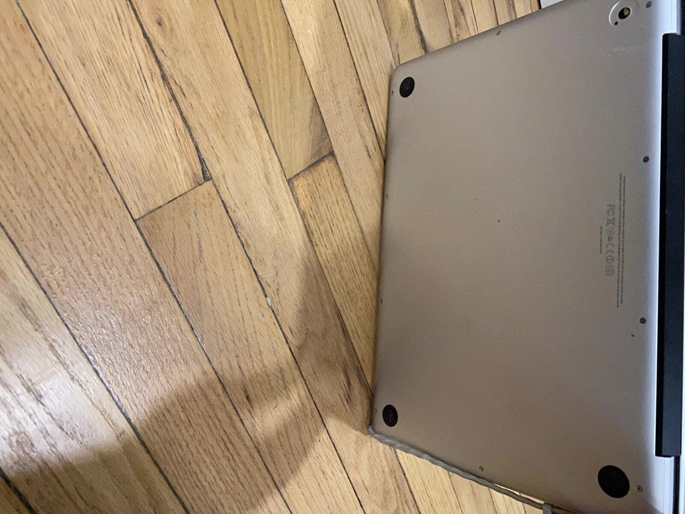 macbook pro 2011 13 inch silver old and used - Image 3 of 3