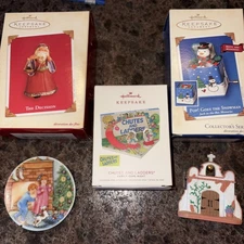 LOT Assortment of HALLMARK Christmas ornaments  Vintage Santa Toys