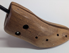 Ladies pair of wooded shoe stretchers vintage 7B-9B Taiwan