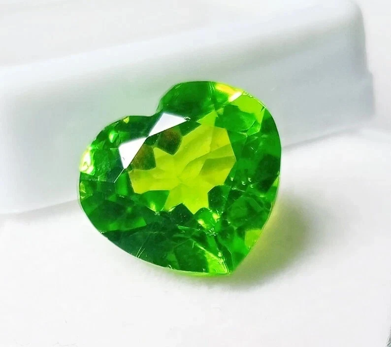 Impresionante peridoto verde forma de corazón 7-8 quilates natural para joyería piedras preciosas sueltas Foto 4 de 4