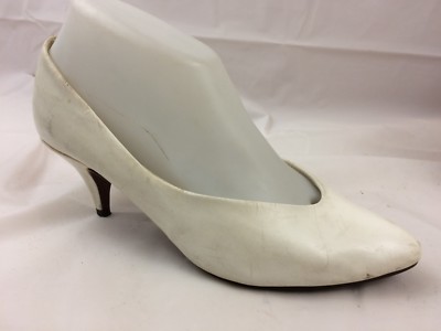 white leather pumps womens