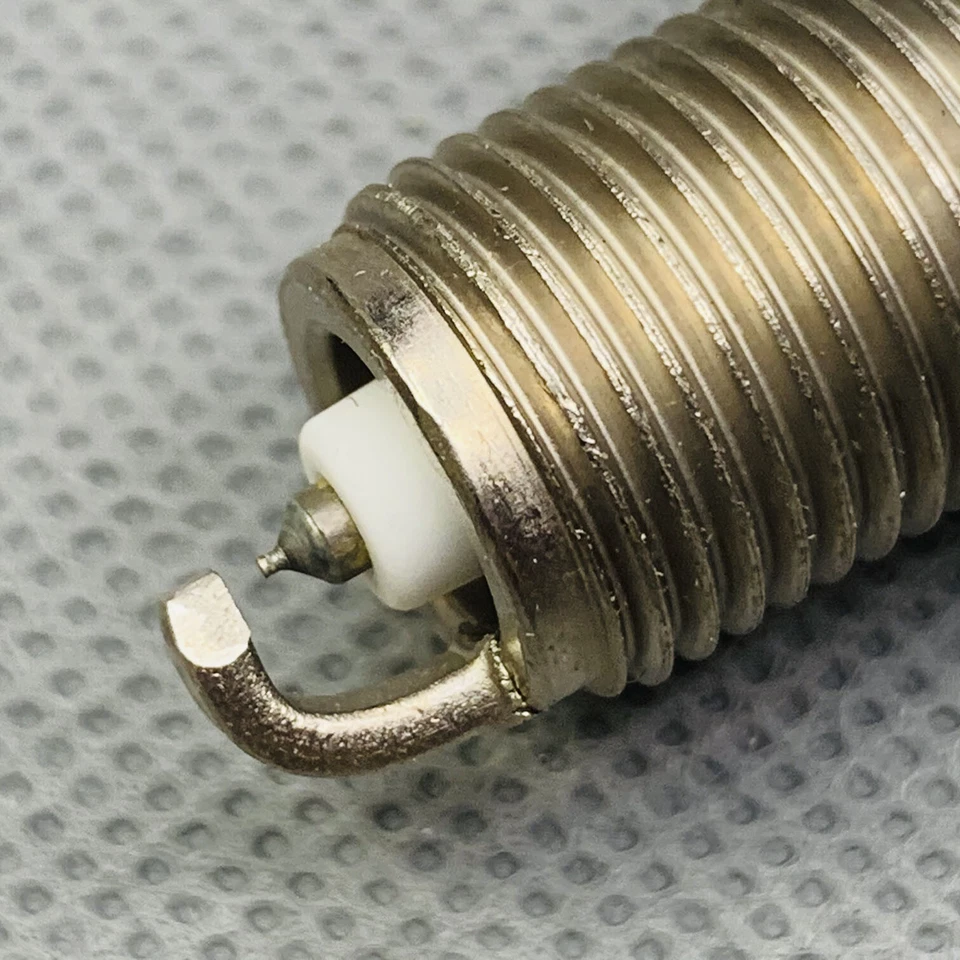 Juego de bobina de encendido UF204 y bujía de iridio Bosch para 94-95 Toyota Camry 3,0 L Foto 3 de 4