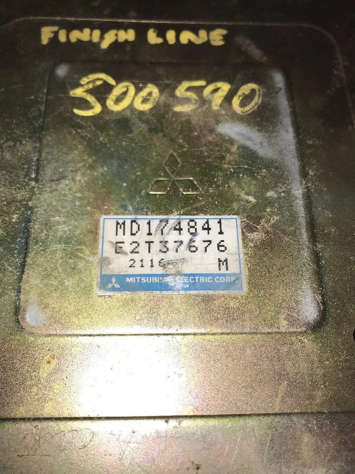 92 Expo Summit Vista ECU ECM Computer Box OEM (MD174841) (1,8 L MD17841 Foto 2 de 3