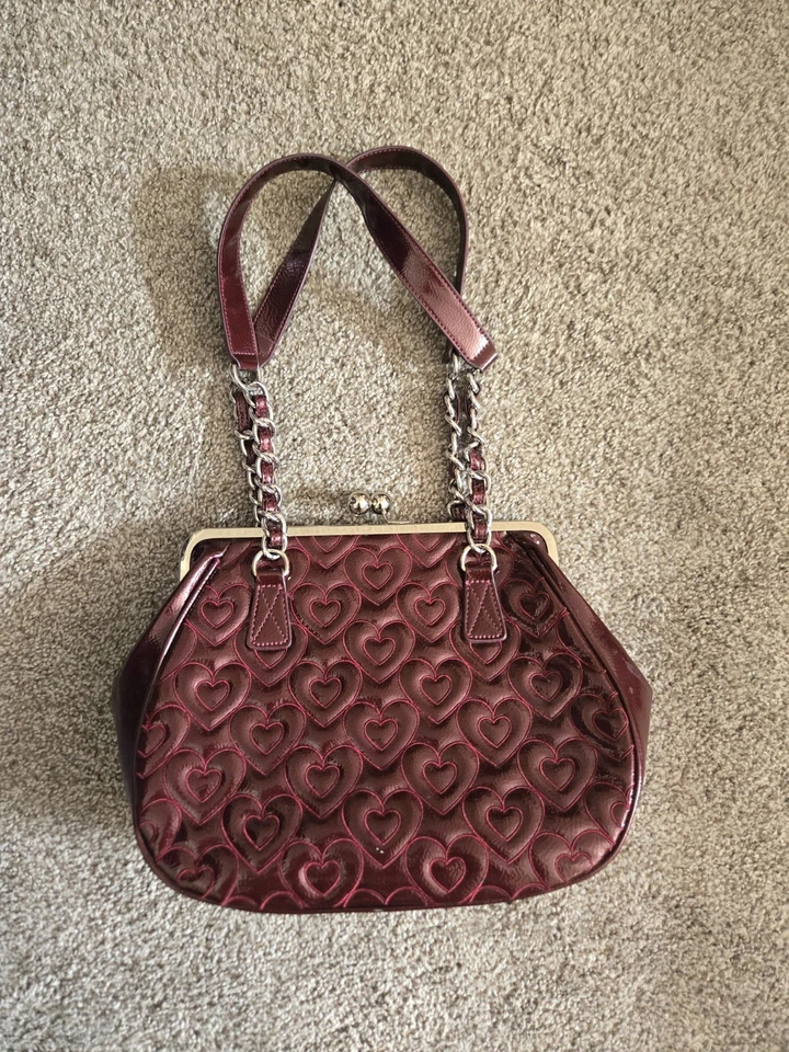 Cartera Lux de Ville Borgoña Patente Arrugada Ahoy Mediana Bloqueo de Beso NUEVA Foto 2 de 4