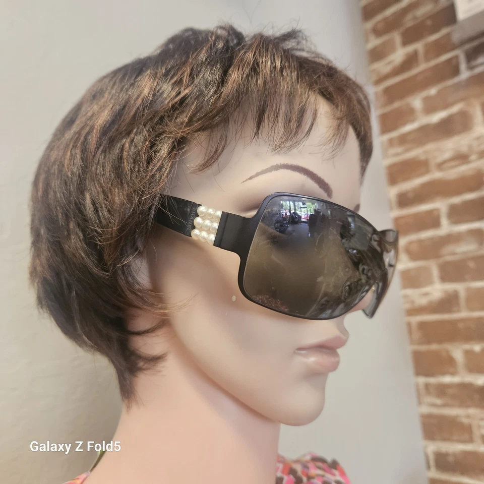 女士香奈儿系列 Perle 4177-H 太阳镜和保护壳 — 第 3/4 张图片