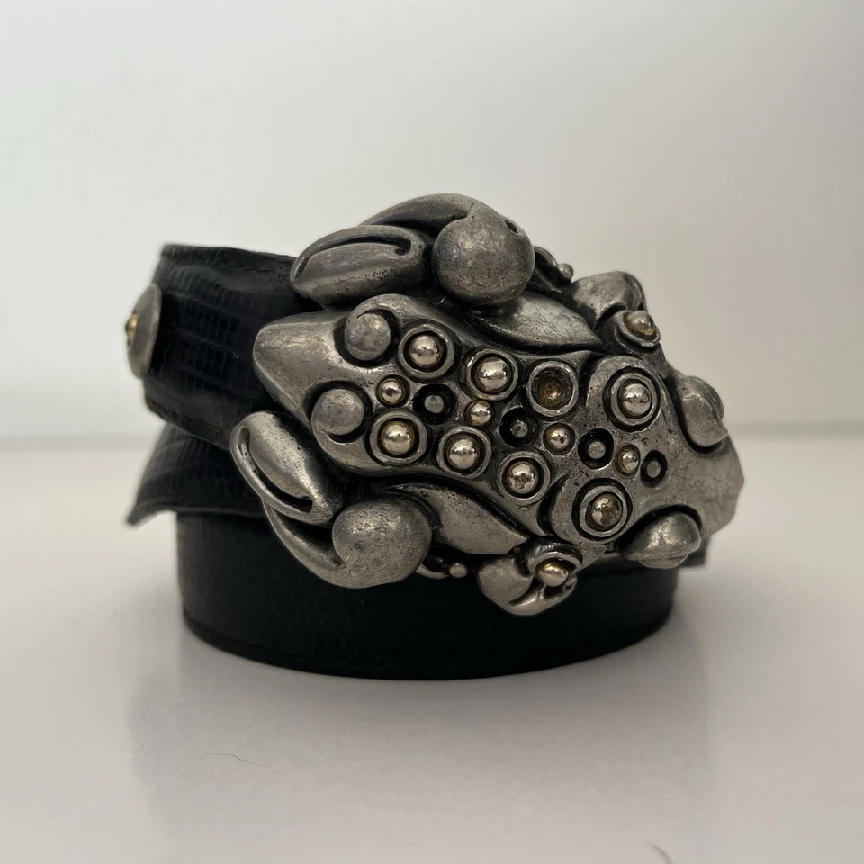 FAHRENHEIT Sculptural Frog Buckle Leather Statement Belt Connie Bates 28" to 34" - Image 2 of 4