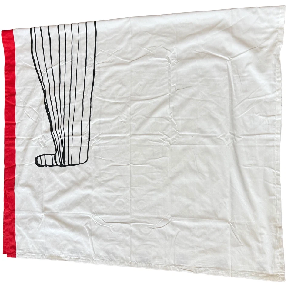 Panel Cortina IKEA LANGÖR Marinero Dibujos Animados Blanco Rojo Negro 57x98" Usado en Excelente Condición Panel Único Foto 3 de 4