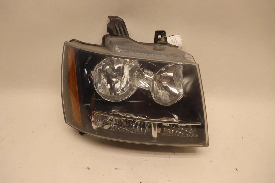 Faro delantero derecho pasajero Chevy Tahoe 2007-2014 OEM Foto 2 de 4
