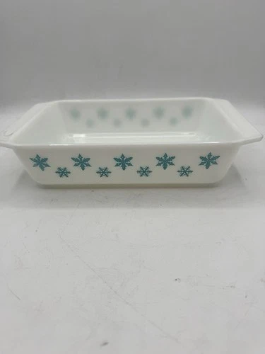 Vintage Pyrex Snowflake 2 Quart Casserole Dish White And Blue No Lid 575-B