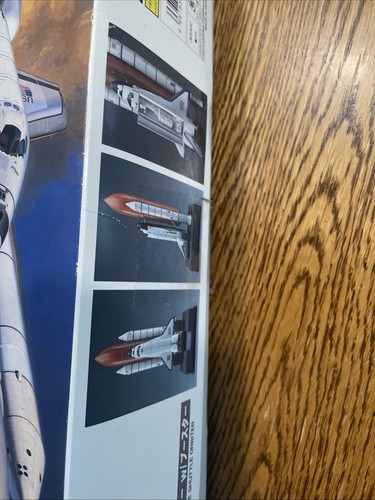 Space Shuttle Oribiter w/ Booster - Hasegawa Unassembled 1/200 Scale Kit#10729 - Picture 9 of 9