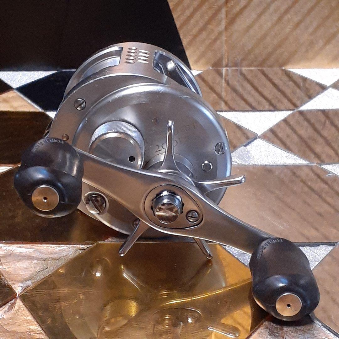 リール SHIMANO CALCUTTA CONQUEST 200DC Amazon.com : Shimano 21 Calcutta Conquest 200 : Sports