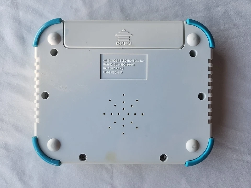 Disney's The Little Mermaid Tiger Juego Electrónico de Mano 1990 FUNCIONANDO DE COLECCIÓN Foto 2 de 3