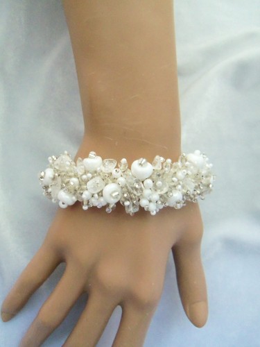 Vintage Clear & White Mixed Bead Woven Seed Bead Clusters Magnetic Bracelet - Picture 3 of 8