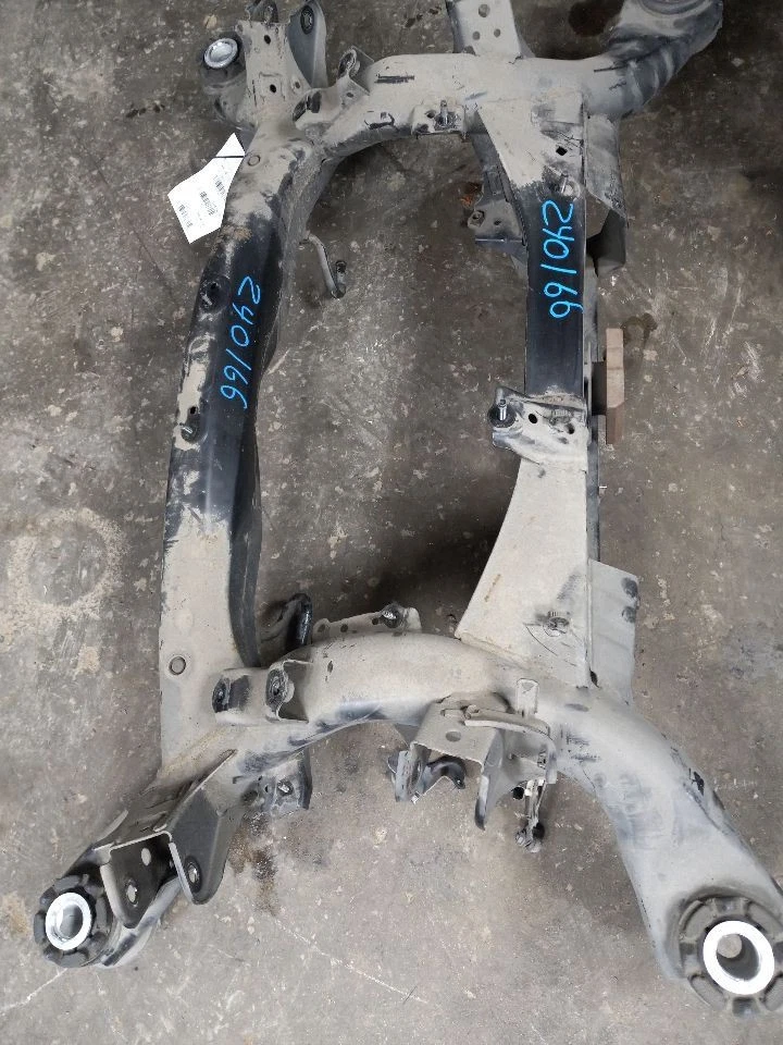 14 15 16 17 LEXUS LS460 SUBCHASIS TRASERO TRAVESAÑO K-FRAME Foto 3 de 4