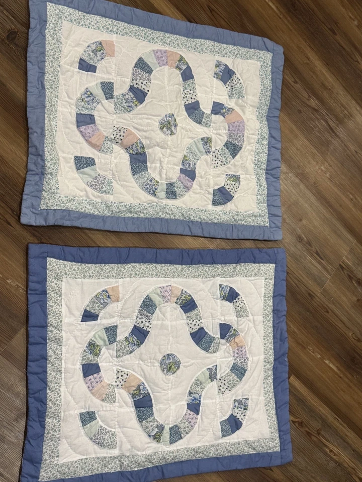 Juego de 2 anillos de boda dobles azules de cabaña de campo acolchados estándar Foto 2 de 2