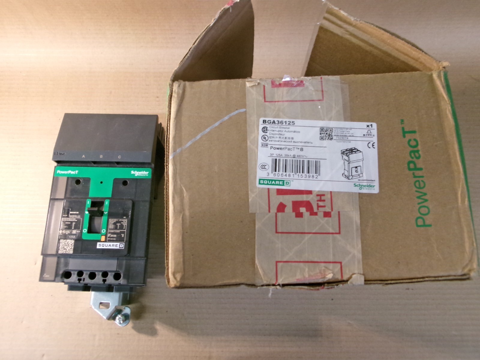 NEW Square D BGA BGA36125 3 Pole 125 Amp 600V Circuit Breaker  NOB