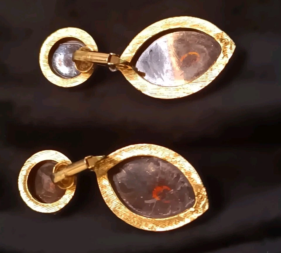 复古压琥珀耳环暖橙色漩涡夹金色“艺术”签名 — 第 3/4 张图片